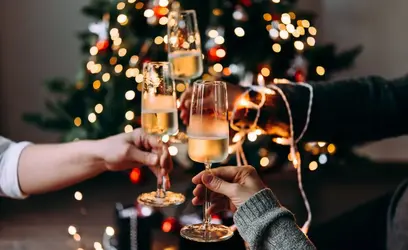Friends-toasting-with-sparkling-wine-at-Christmas-party.webp