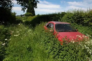 Abandoned_car_on_bridleway_-_geograph.org.uk_-_453353.webp