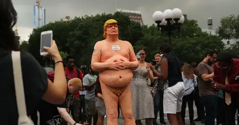 Trump naked statue..webp