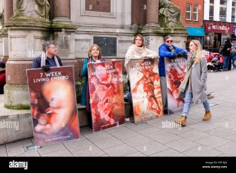 brighton-uk-17th-feb-2017-anti-abortion-protesters-in-the-centre-of-HP1GJA.jpg