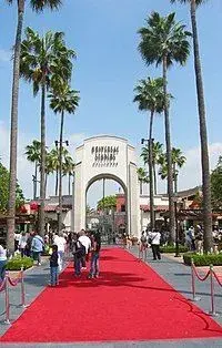 200px-2004-04-04_-_10_-_Universal_Studios.webp