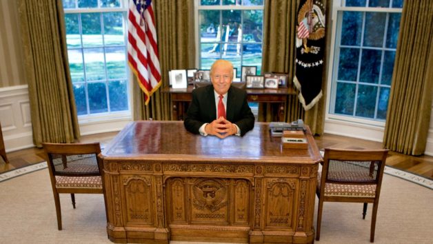 trump-desk-2-628x354.jpg