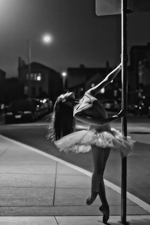 ballerina-ballet-black-and-white-dance-Favim.com-773560.jpg