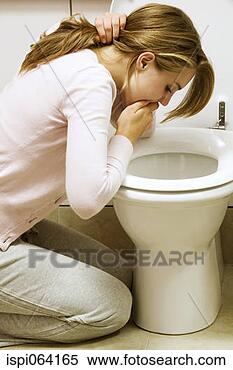 girl-vomiting-toilet_~ispi064165.jpg