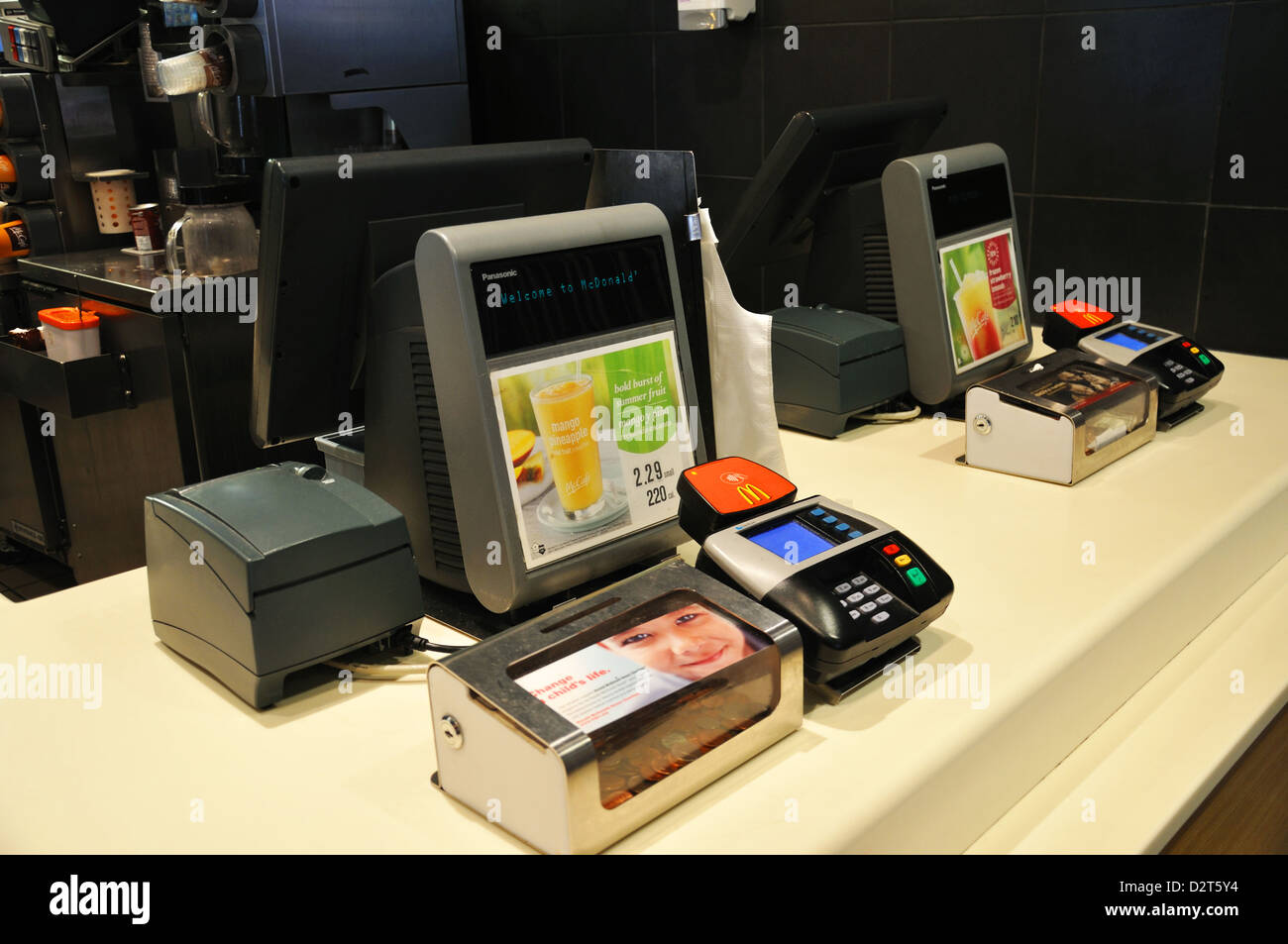 mcdonalds-cash-register-new-york-city-usa-D2T5Y4.jpg