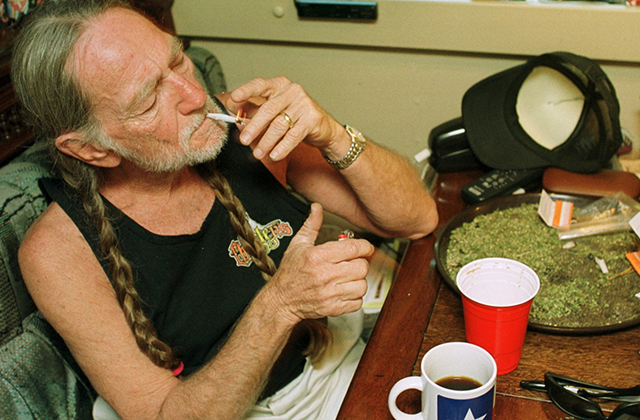 640WeedWillieNelson4-RollingStone.jpg