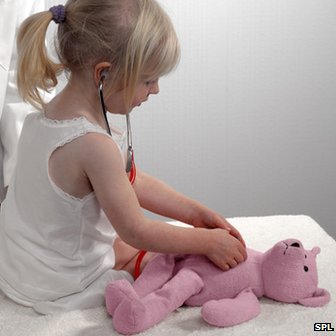 _68040722_girl_teddy_heartspl.jpg