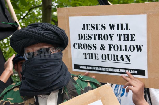 Muslims-Jesus-will-burn-the-cross1.jpg