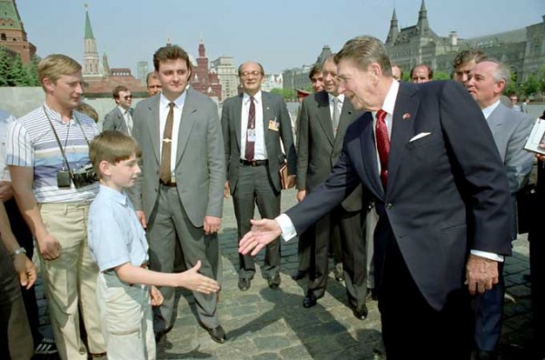 Putin-Reagan-Souza-1988-600x396.jpg
