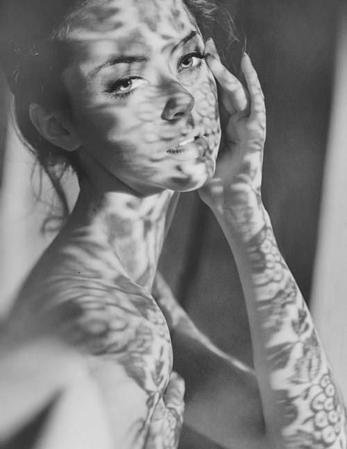 beauty-black-and-white-fashion-girl-gorgeous-Favim.com-350178.jpg