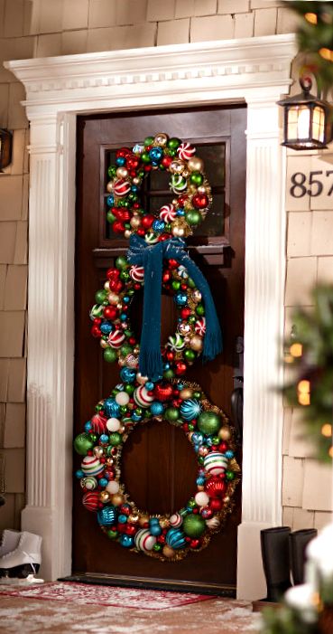 stunning-christmas-front-door-decor-ideas-6.jpg