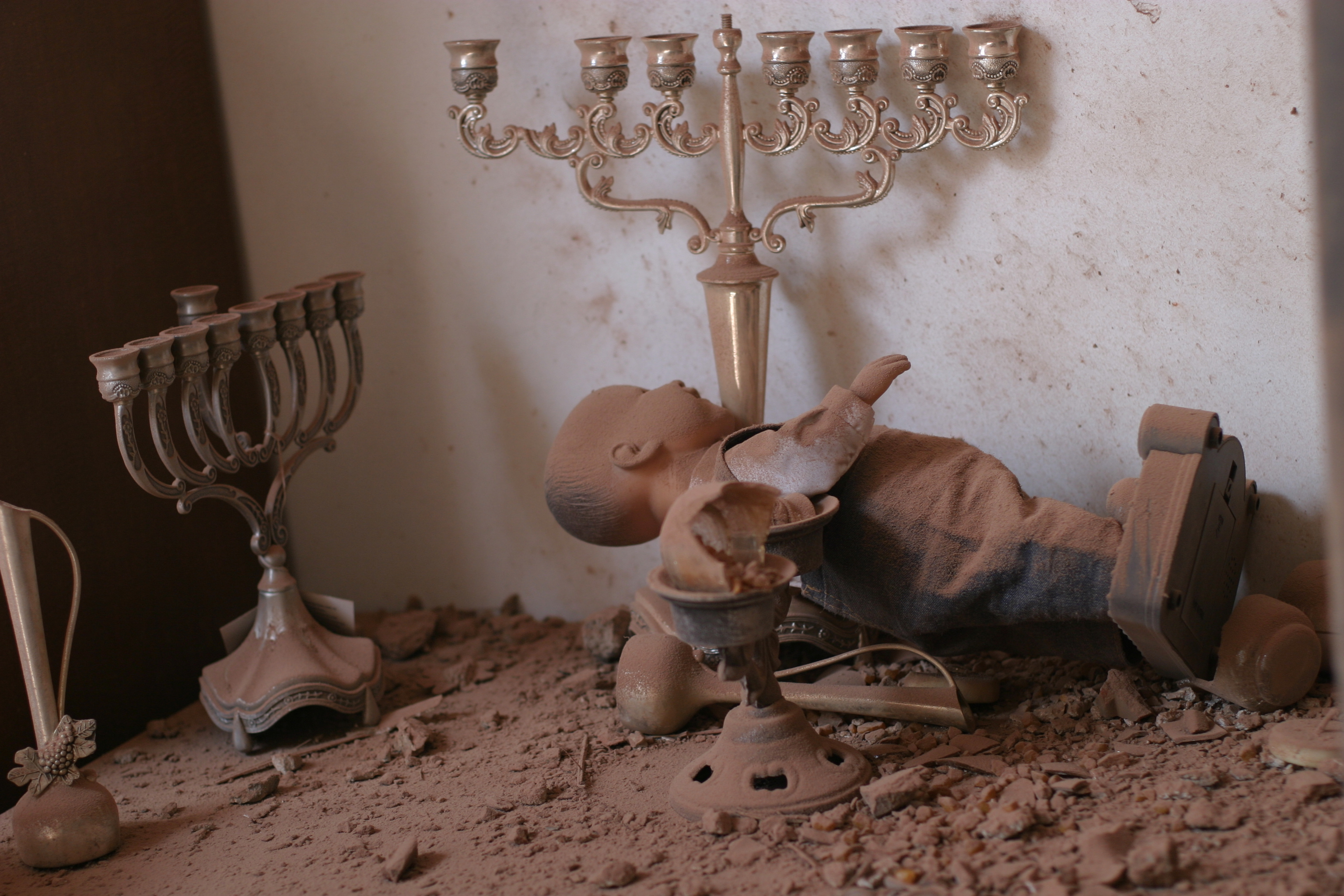 A_house_in_sderot_hit_by_Qassam_rocket.jpg