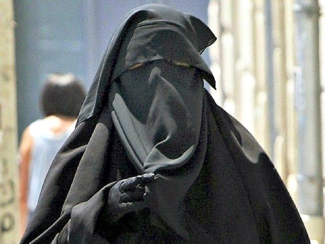 Woman-wearing-burqua-AP-Photo-640x480.jpg