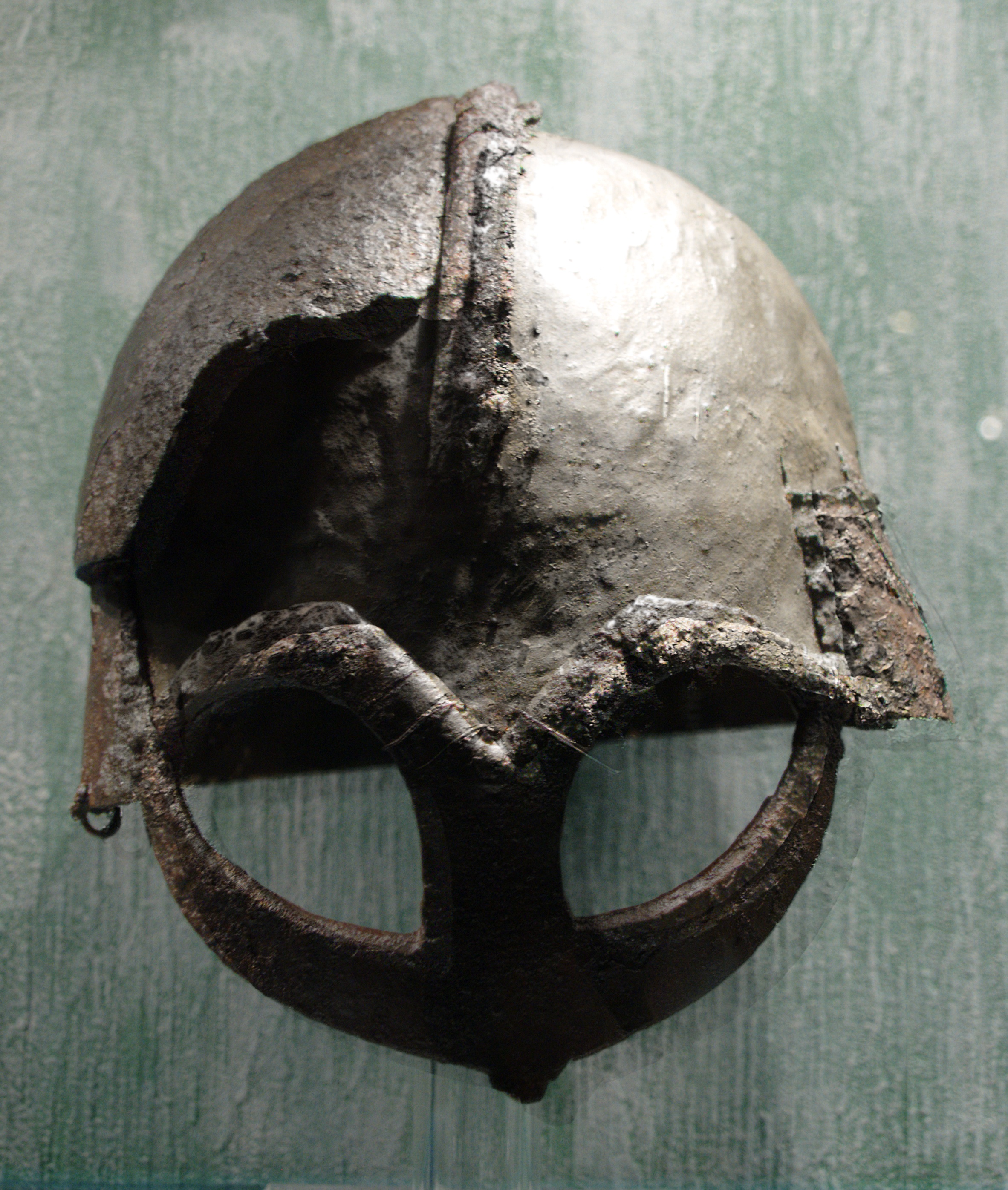 Vikinghjelm%2C_Gjermundbu.jpg