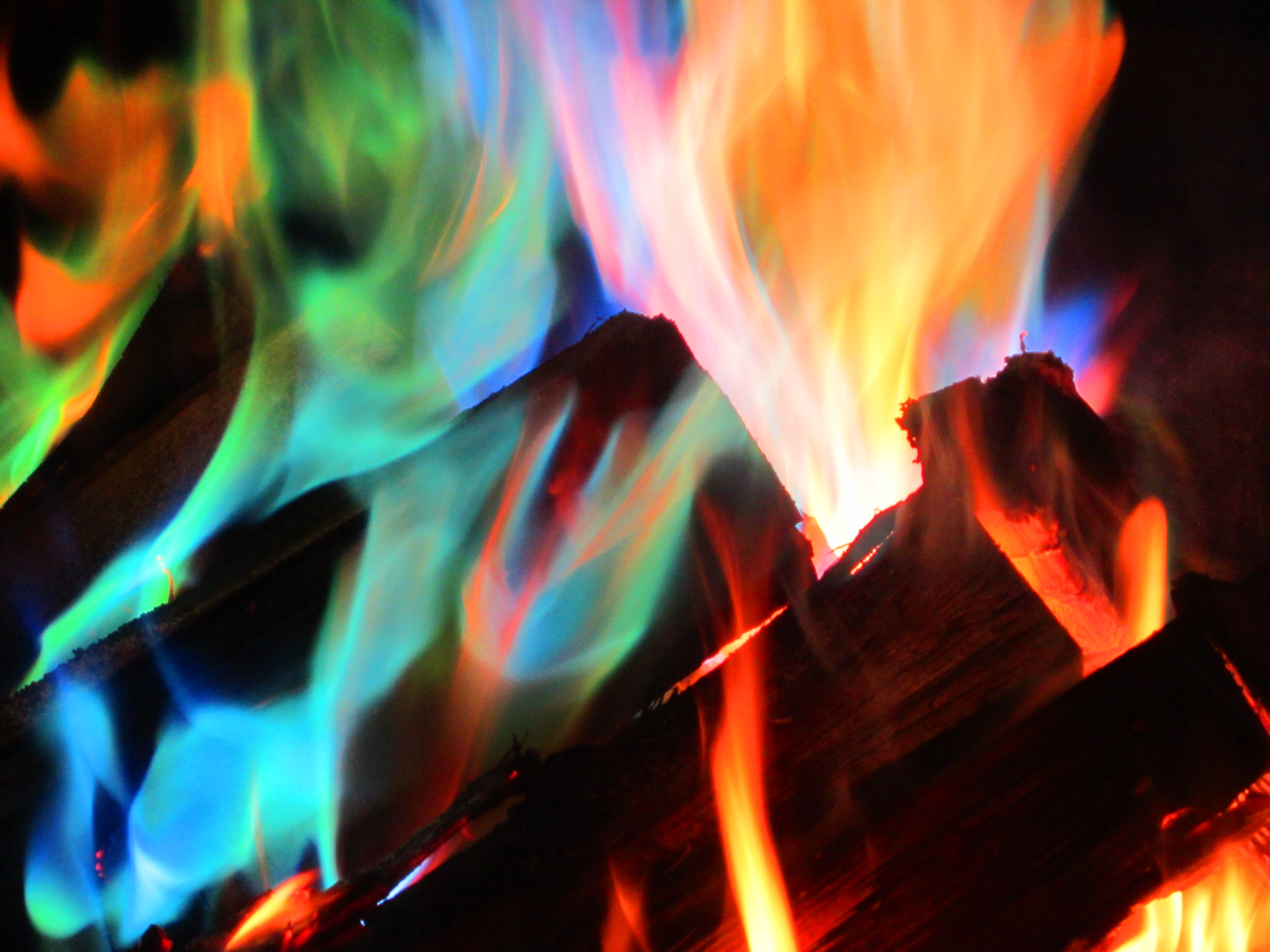 rainbow_fire_by_asiansxrulexall-d5irppd.jpg