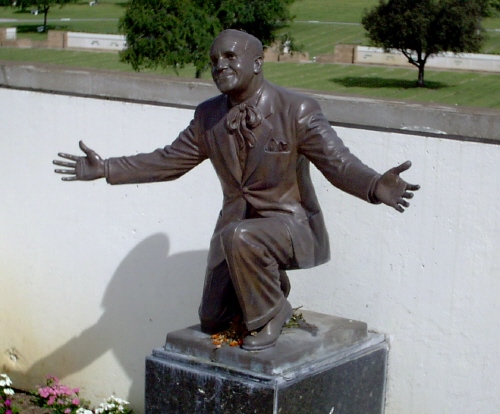 jolsonstatue.jpg