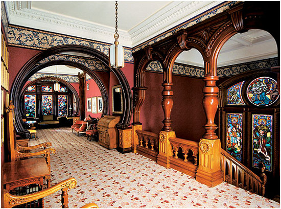 photo-upstairshall1-550b.jpg