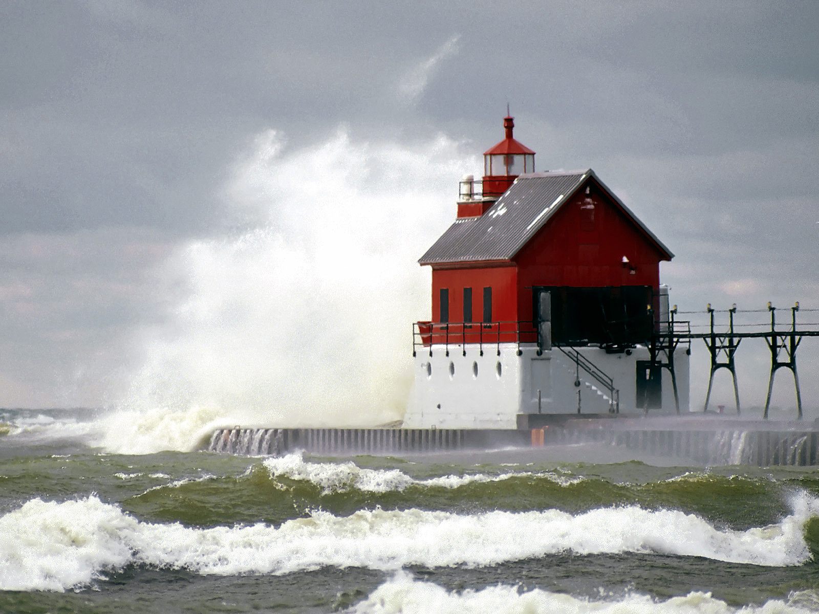 High_Tide_Grand_Haven_Lighthouse_Michigan.jpg