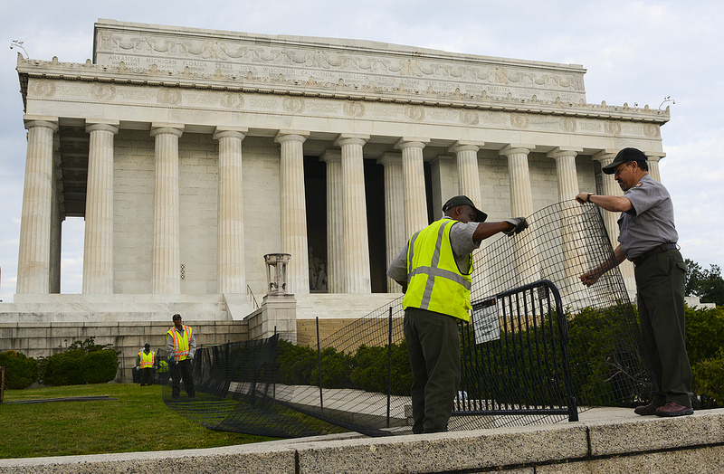 lincolnmemorial-barricade.jpg