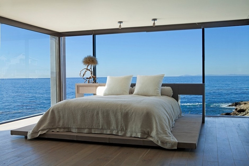 Bedroom-with-ocean-views-and-glass-walls.jpg