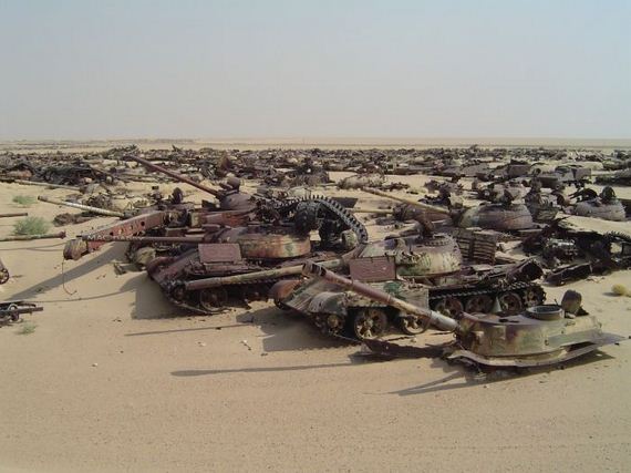 05-tank_cemetary_kuwait.jpg