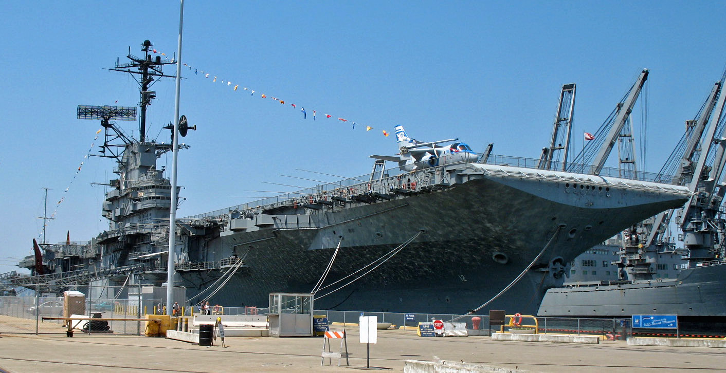 USS_Hornet_(Alameda,_CA).JPG