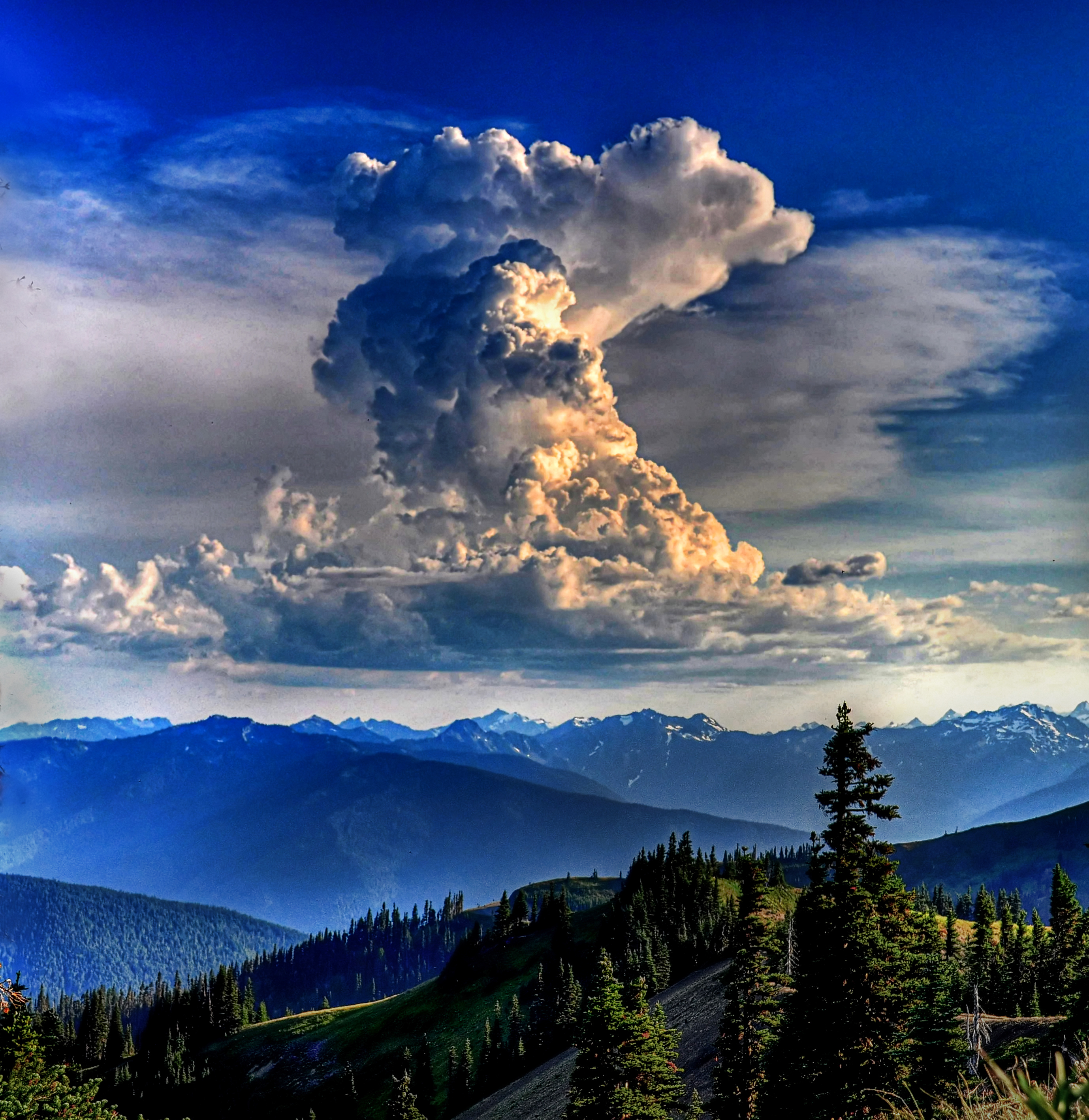 Clouds_Over_Hurricane_Ridge_by_snowsoftJ4C.jpg