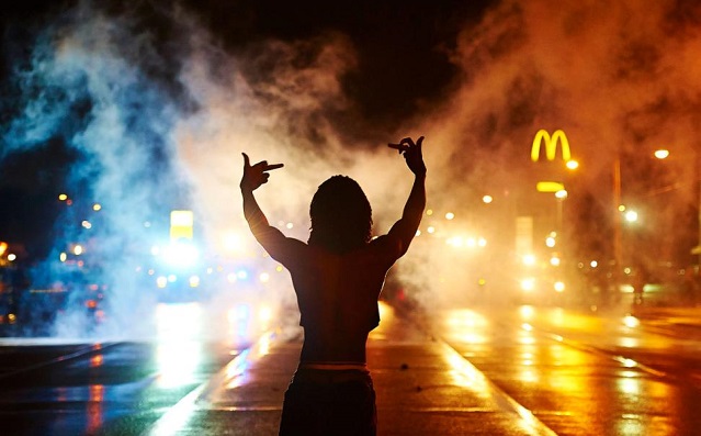 demonstrators-defy-curfew-ferguson.jpg