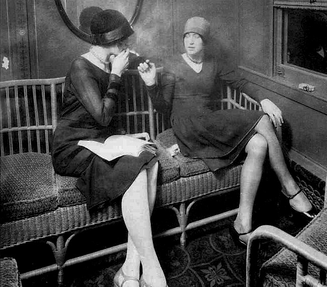 flapperssmoking.jpg