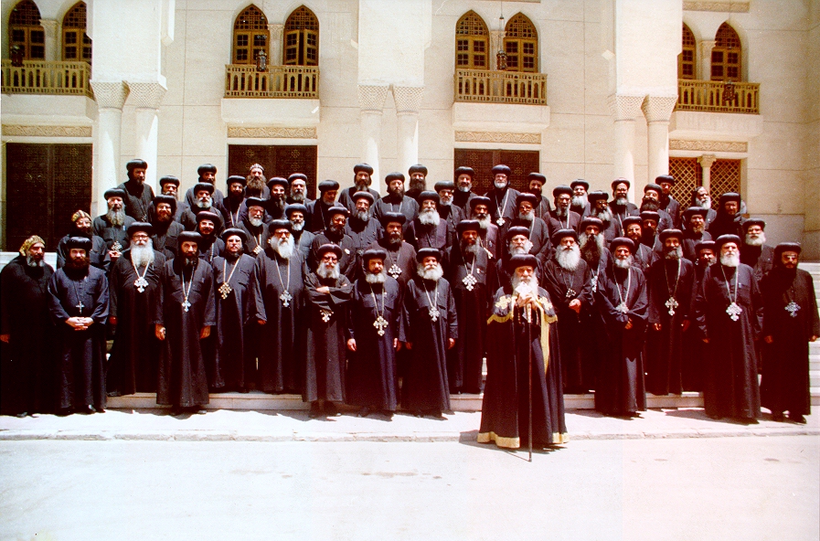 Photo.PopeShenoudaIIIAndSynod.jpg