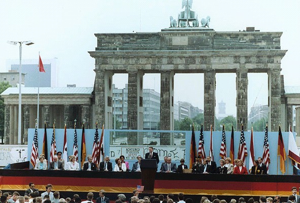 reagan-wall3.jpg