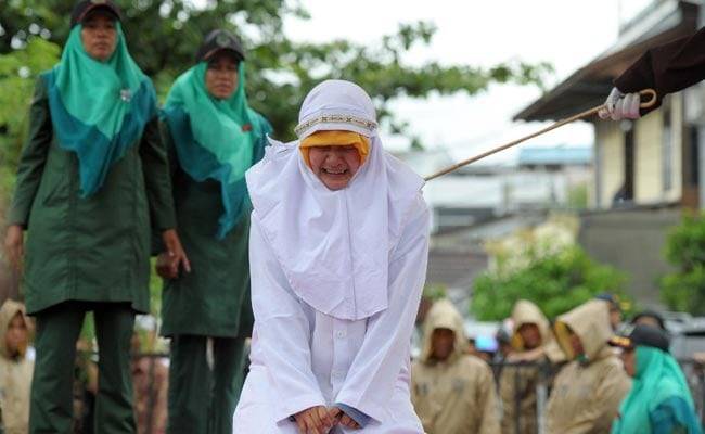muslim-women-canned-in-indonesia_650x400_61476769851.jpg