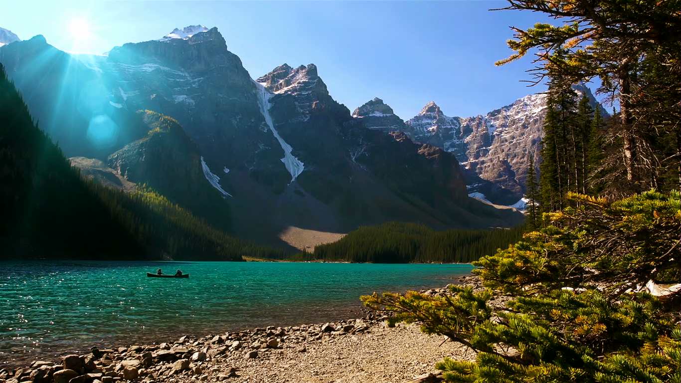 CanoeBanff_GettyRF_156266192_EN-US2068355691.jpg