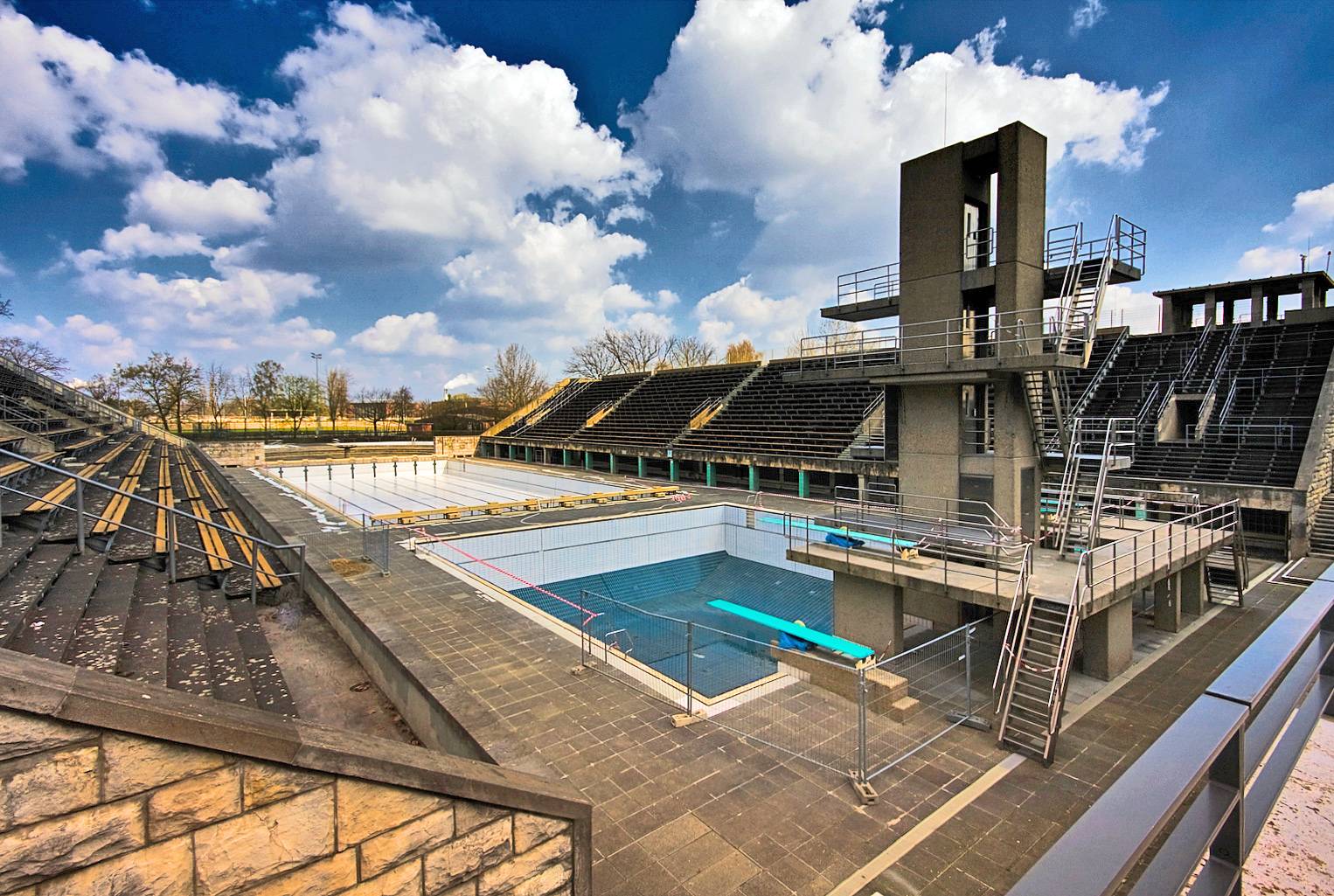Berlin_Olympic_swimming_venue.jpg