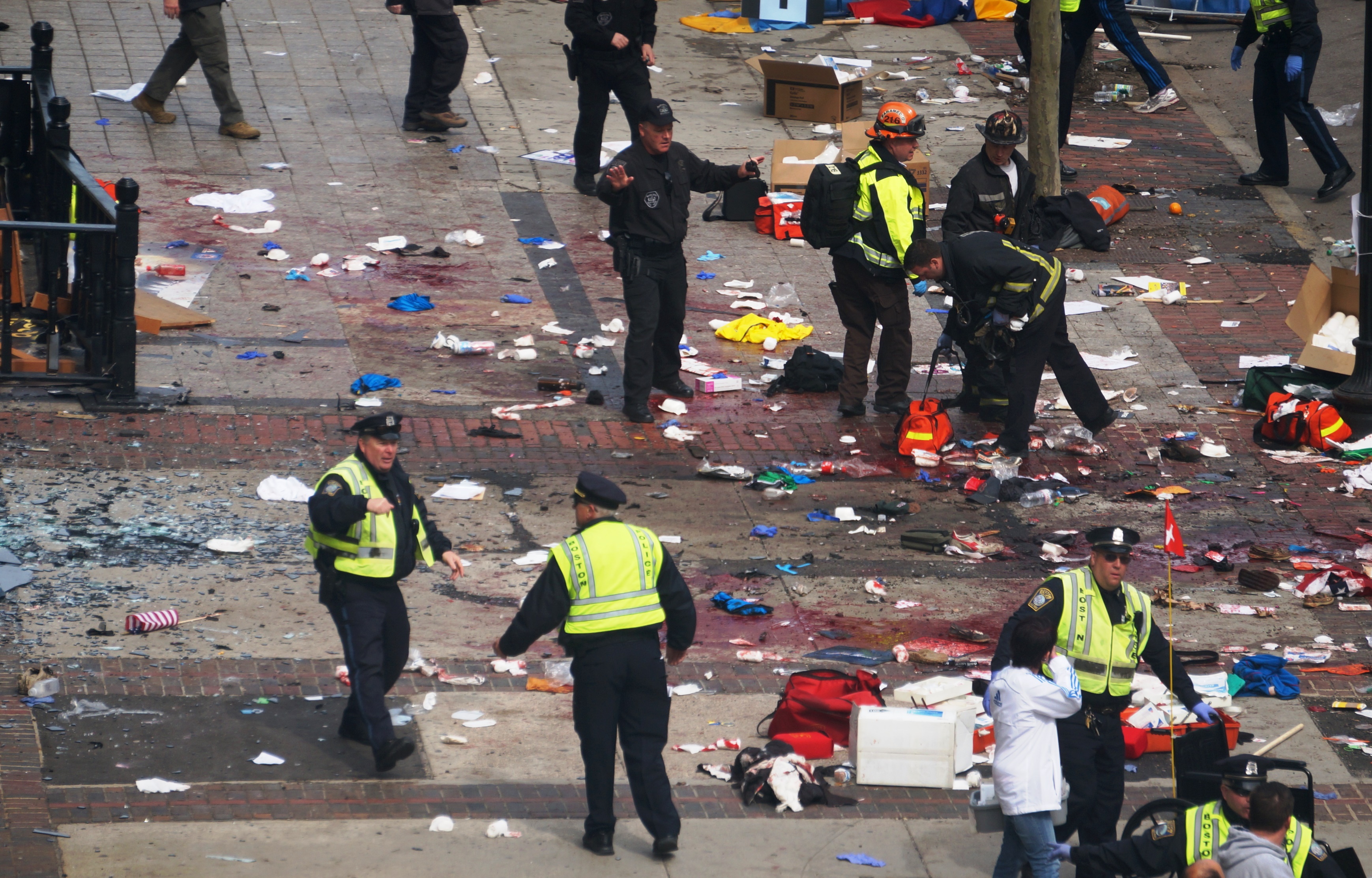 Boston_Marathon_explosions_%288652971845%29.jpg