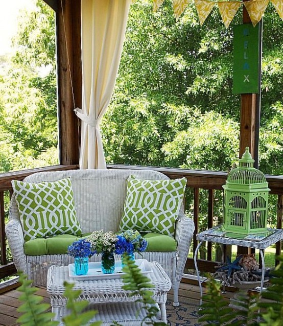 joyful-summer-porch-decor-ideas-36-554x638.jpg