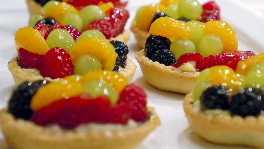 Cafe_Aquaria_Fruit_Tarts_by_lilkoda16.jpg