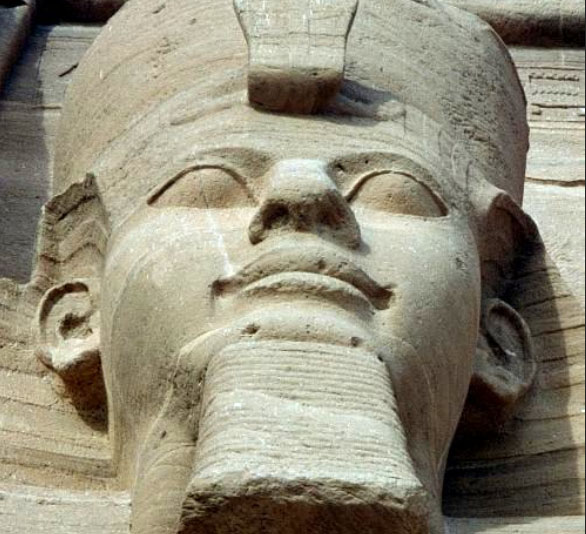 Ramses-II-statue.jpg