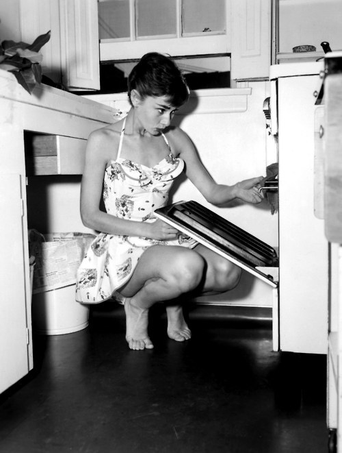actress-audrey-hepburn-black-and-white-cinema-cute-Favim.com-154326.jpg