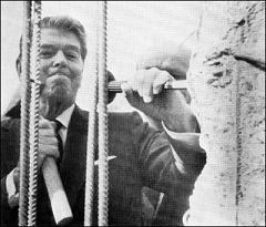 reagan-chips-at-berlin-wall.jpg