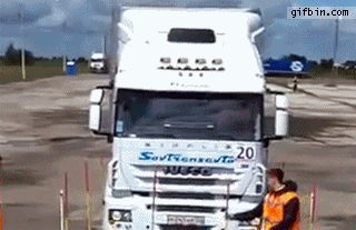 1380734217_impressive_truck_driving_skills.gif