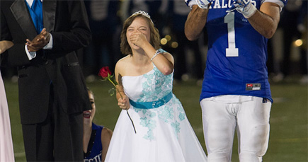 image_1381614873_homecoming_queen_2.jpg