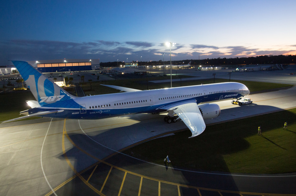 Boeing_787_10_Dreamliner.jpg