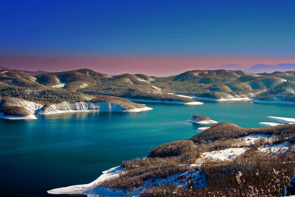 Lake_Plastira_by_Sphongled.jpg