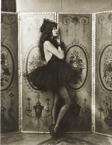 black-and-white-fashion-girl-photography-vintage-Favim.com-272050.jpg