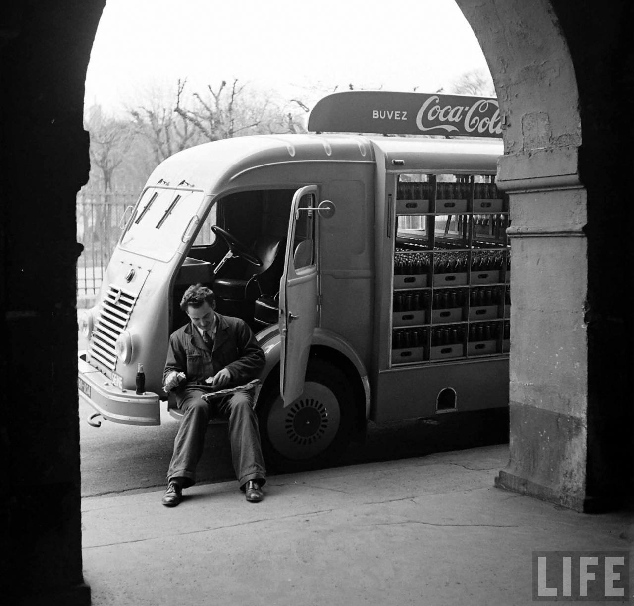 1950-coca-cola-arrive-france-03.jpg