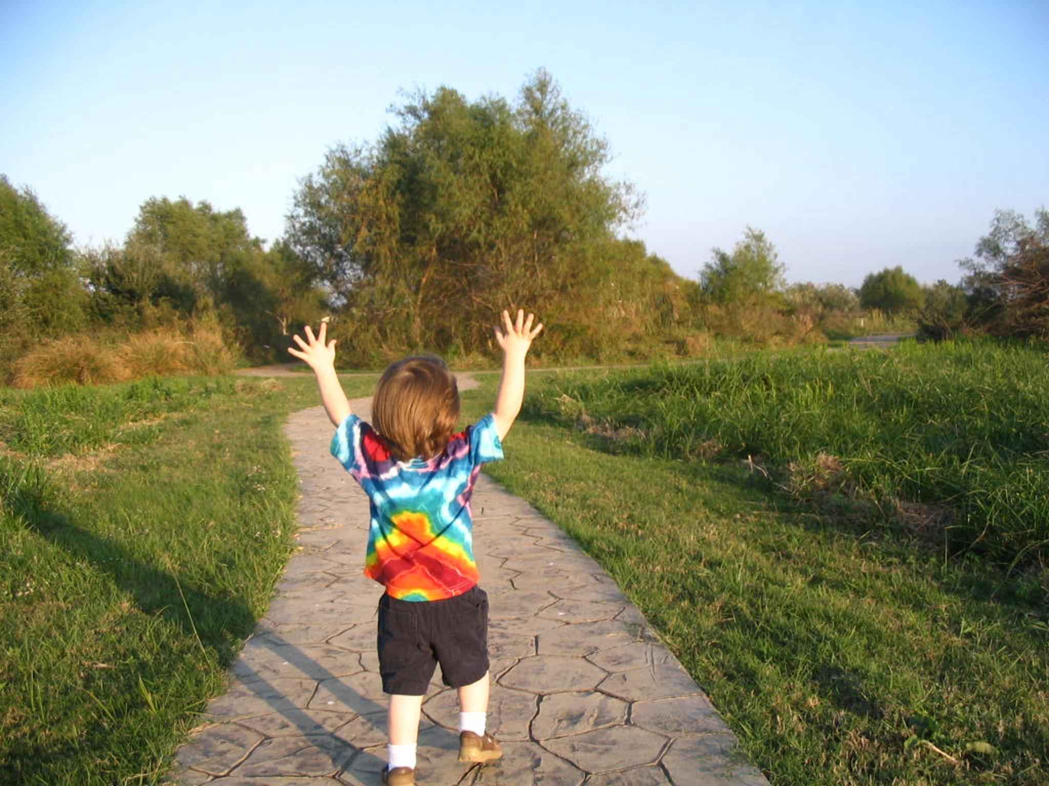 Happy_child_finds_joy.jpg