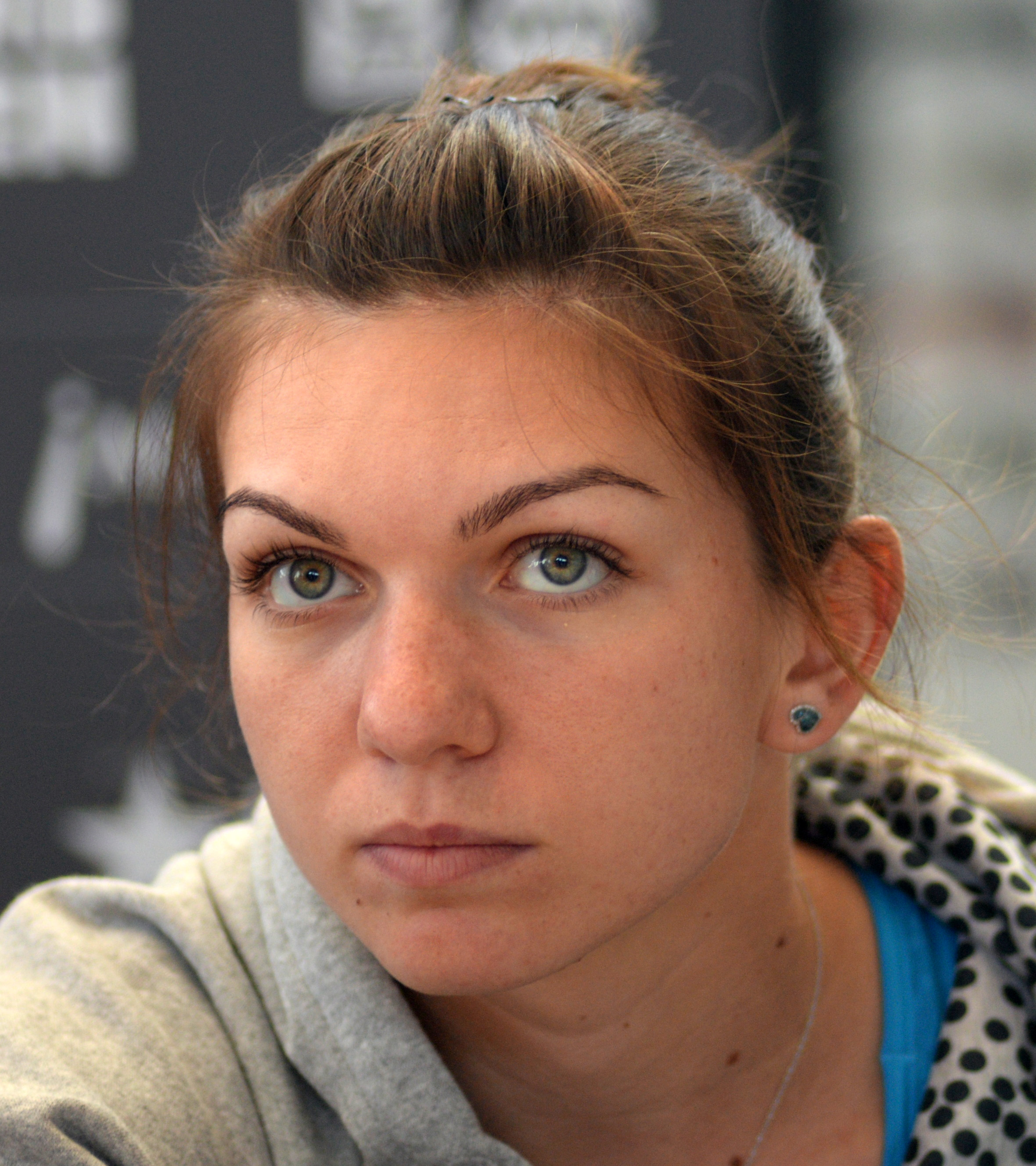 Simona_Halep_at_Madrid_Open_2014_adj.jpg