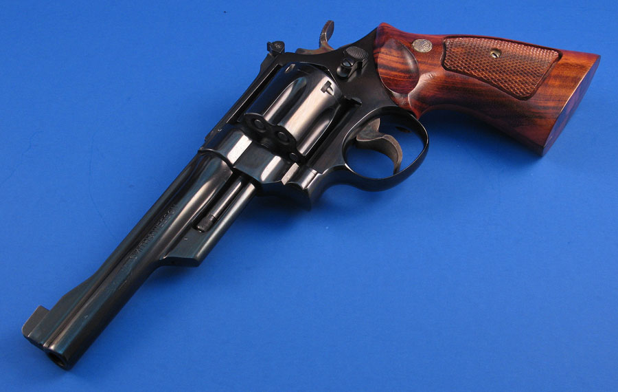 S&W_M27-2_front_900.jpg