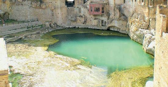 katas-raj-temple-pond.jpg